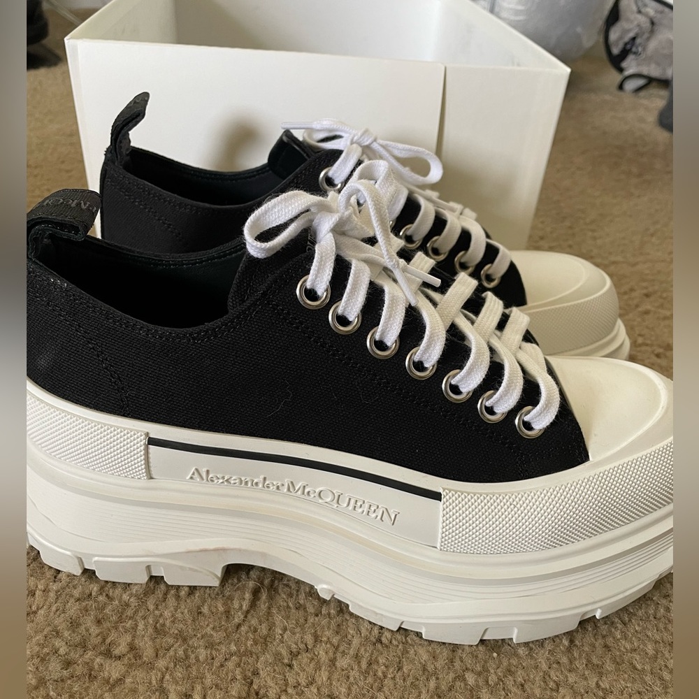 Alexander McQueen tread slick lace up